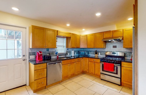 Onset House | Large home - W/D & firepit - special rates Oct-May