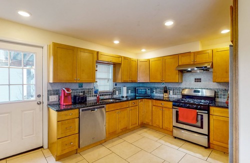 Onset House | Large home - W/D & firepit - special rates Oct-May