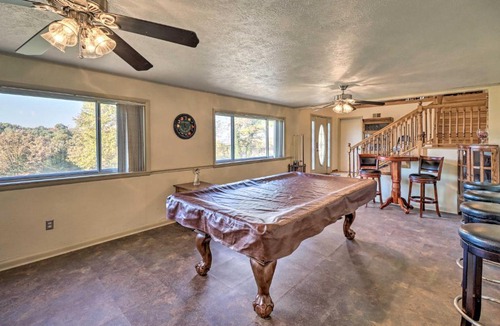 Lakeview House | Large Home w/Games: 4 Mi to Bull Shoals Lake!