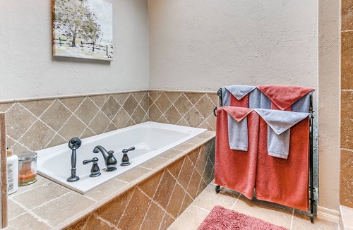 Oklahoma City House | Large home w/ Swimming Pool & Outdoor Kitchen