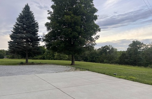 Nauvoo House | Large home with 35+ guests : 10 Minutes from Nauvoo