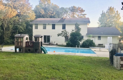 Tifton House | Large Home with A Pool & Four Bedrooms