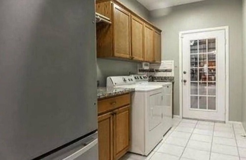 Aransas Pass House | large home with lots of indoor and outdoor parking