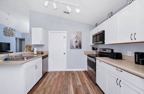 Loughman Villa | Large Home With Private South Facing Pool- 20 Mins from Disney & Universal
