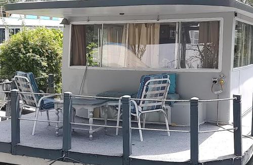Waterloo Boat Rental | Large House Boat