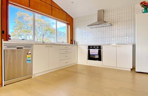 Otahuhu House | Large House. Convenient Location.