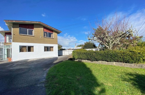 Otahuhu House | Large House. Convenient Location.