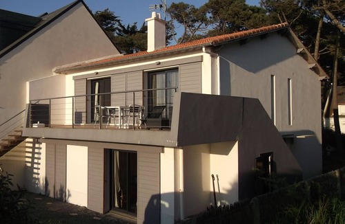 Quimiac House | Large house facing the sea.