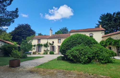 La Foret-sur-Sevre House | Large house sleeps 14-15 beautiful surroundings, swimming pool, fishing,promenad