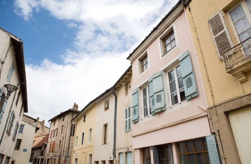 Tournus House | Large house historic center Tournus - Walled garden - 12 people - Near A6