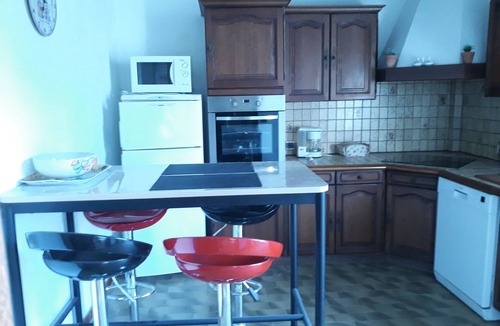 Entressen Villa | Large house in Provence village of Entressen with enclosed garden planted with trees, quiet location