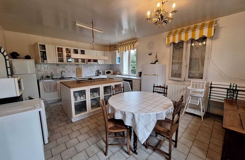 Mansigne House | Large house in the Sarthoise countryside 25 min from Le Mans - sleeps 15