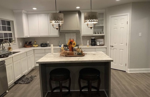 Franklin House | Large House minutes from the Ranch!