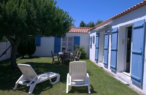 Barbatre House | Large house N10 400m from the sea and shops animals accepted