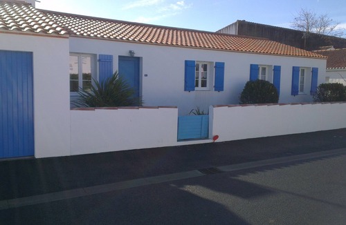 Barbatre House | Large house N10 400m from the sea and shops animals accepted