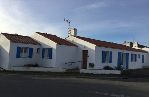 Barbatre House | LARGE HOUSE N30 400 m from the BEACH AND DOWNTOWN PETS ACCEPTED