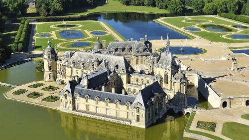 Chaumontel House | Large house near Chantilly & CDG