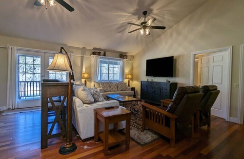 Eureka Springs House | Large House on White River+River Access+Wifi