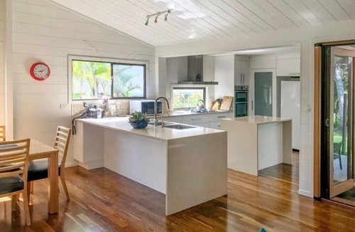 Bargara House | Large House only 50m from beach