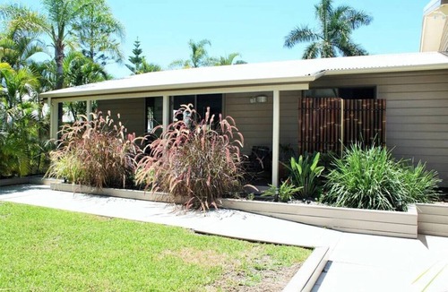 Bargara House | Large House only 50m from beach