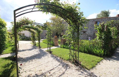Sainte-Florence Villa | Large House, sleeps 20, 20 minutes Puy du Fou, indoor pool, spa, sauna