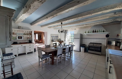 Saint-Helen House | Large house, sleeps 12, shared pool.