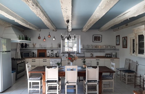 Saint-Helen House | Large house, sleeps 12, shared pool.