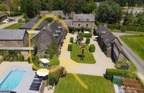 Saint-Helen House | Large house, sleeps 12, shared pool.