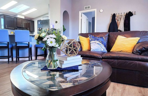 Page House | Large house w custom murals/2 Kings/Fun backyard/Games/Grill/Dogs OK/Boat parkin