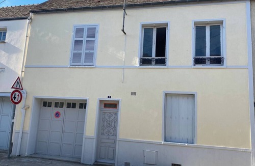 Puiseaux House | Large house with 600 m² garden - up to 14 people with fitness area