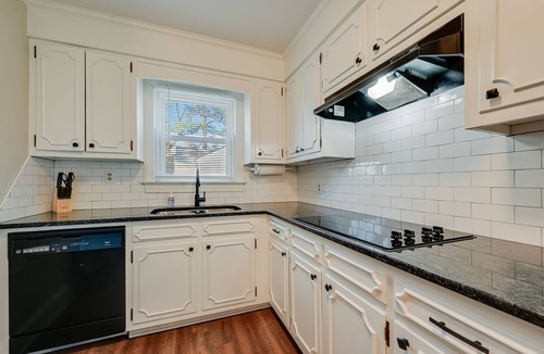 Winterville House | Large house with ample parking, game room, and 2 living rooms. Great for groups.