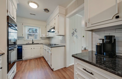 Winterville House | Large house with ample parking, game room, and 2 living rooms. Great for groups.