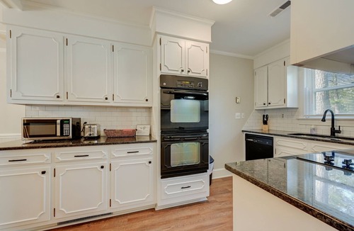 Winterville House | Large house with ample parking, game room, and 2 living rooms. Great for groups.