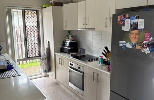 Pimpama House | Large house with big room looking for lodger