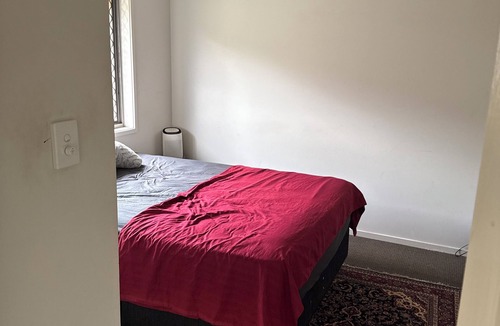 Pimpama House | Large house with big room looking for lodger