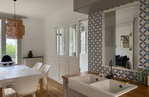 Montreuil House | Large house with parking and garden at the foot of the metro, ideal for two families