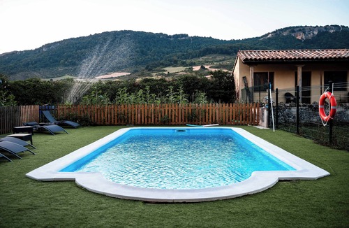 Valle de Arana House | Large house with swimming pool and barbecue in the mountains, dogs allowed.