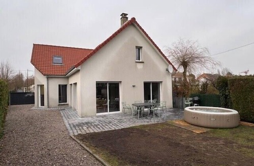 Trepied House | Large house with terrace and garden in Cucq