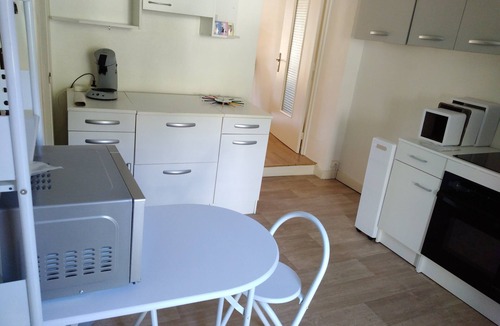 Saint-Claude House | Large independent apartment