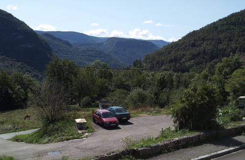 Saint-Claude House | Large independent apartment