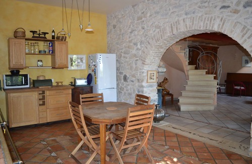 Vacquieres House | Large independent village house with garden