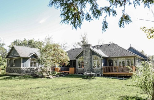 Innisfil Cottage | Large Innisfil Lakeview Cottage with steps to Lake Simcoe