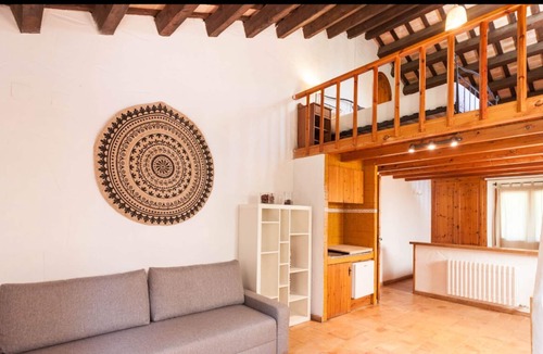 Serinya House | Large isolated farmhouse 10 minutes from Besalú
