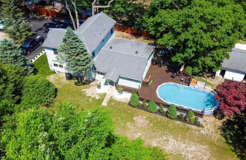 Waretown Villa | Large Jersey Shore Vacation Home With Pool/Hot Tub