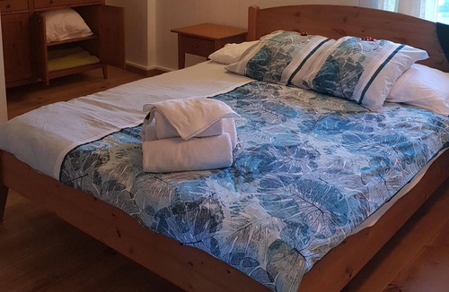 Saint-Legier-La Chiesaz Apartment | Large Kitchen, 2 Bedroom,Balcony,Storage,3 mins to Train,Shops,Bakery,Restaurant