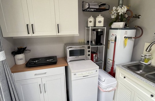 Enchanted Lake Apartment | LARGE KAILUA STUDIO