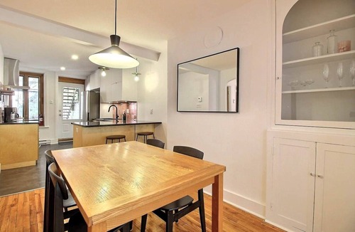Haute-Ville Apartment | Large kitchen & 2 cozy bedrooms above a cafe