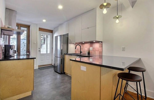 Haute-Ville Apartment | Large kitchen & 2 cozy bedrooms above a cafe