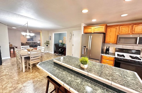 Medford House | Large kitchen! Quiet Cul-de-sac!