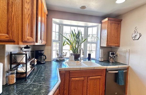 Medford House | Large kitchen! Quiet Cul-de-sac!